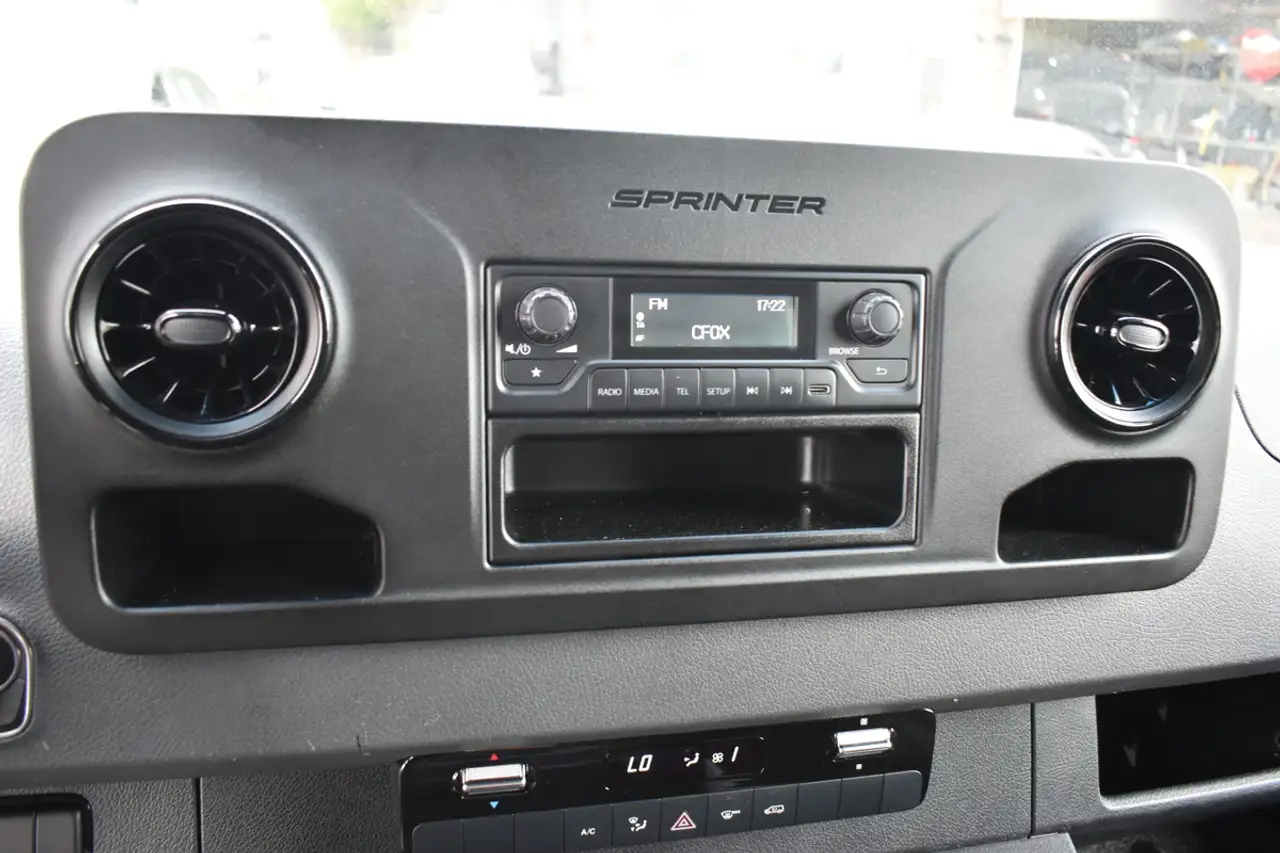Mercedes-Benz Sprinter - Image 13