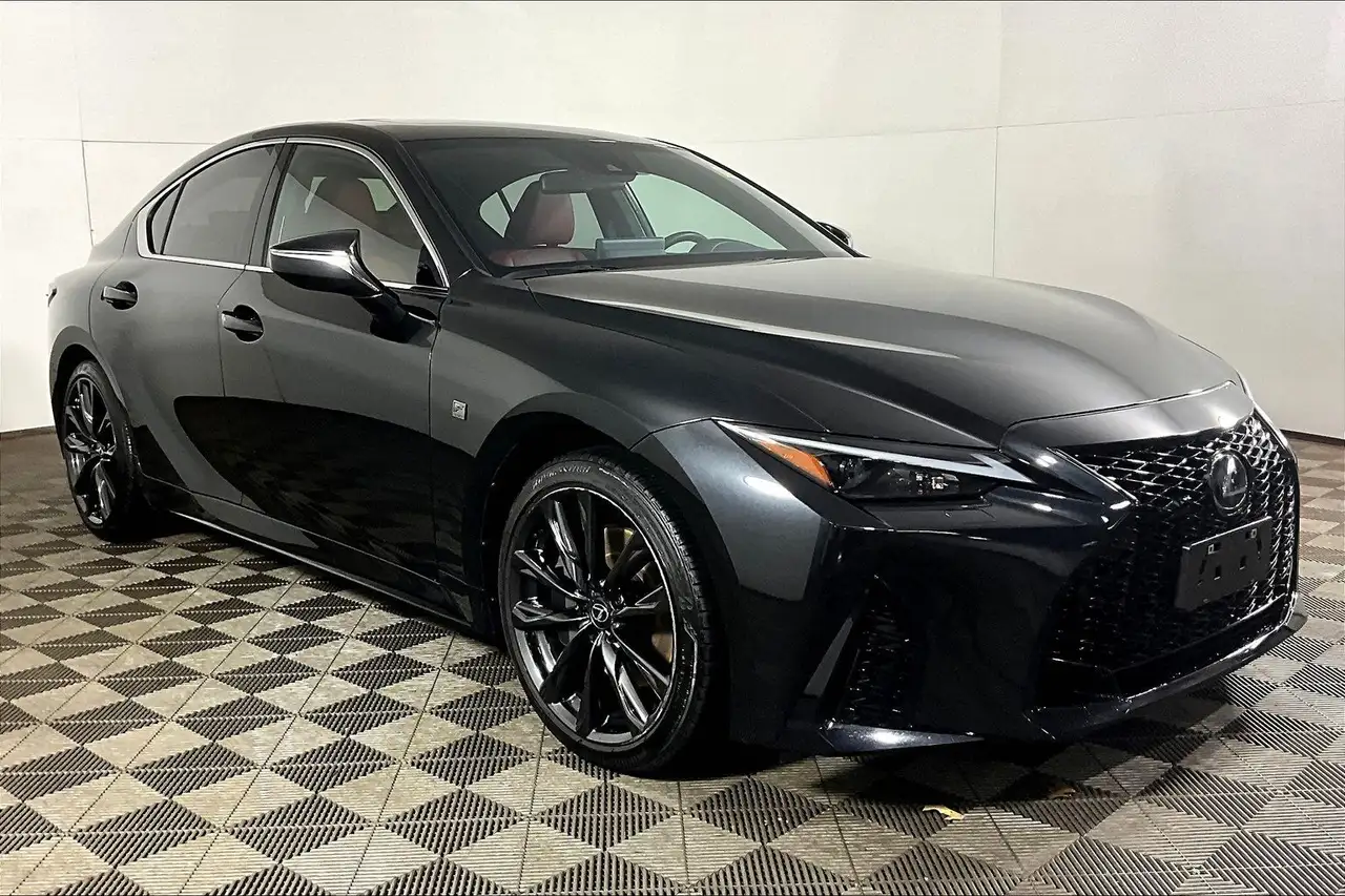 Lexus IS - Image 11