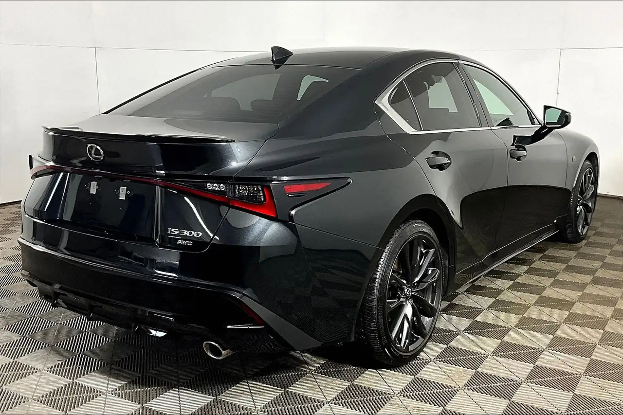 Lexus IS - Image 2