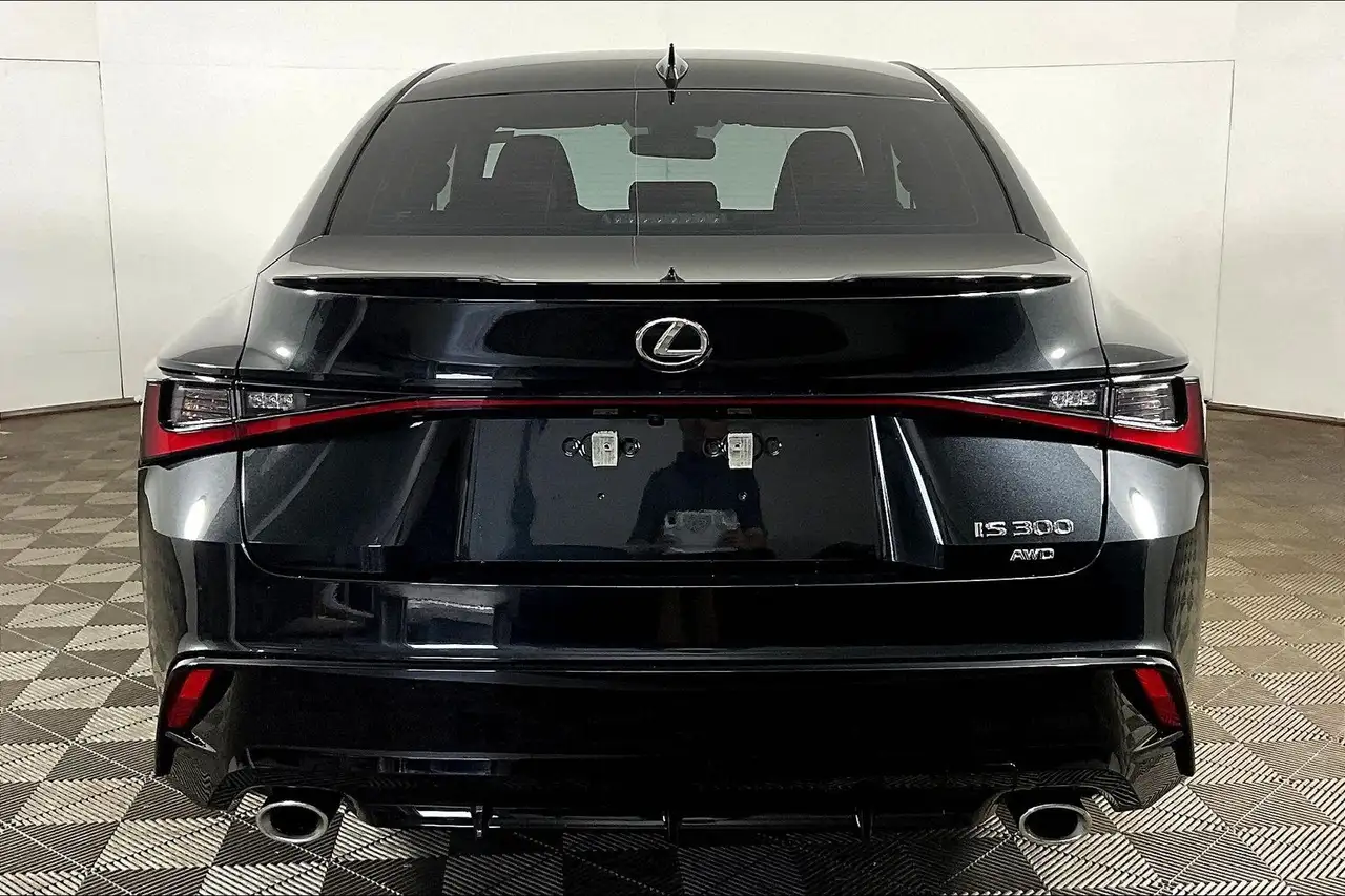 Lexus IS - Image 4