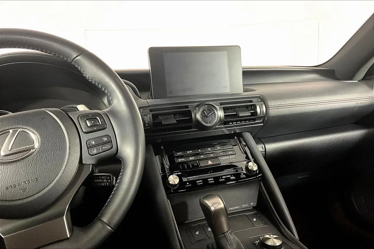 Lexus IS - Image 6