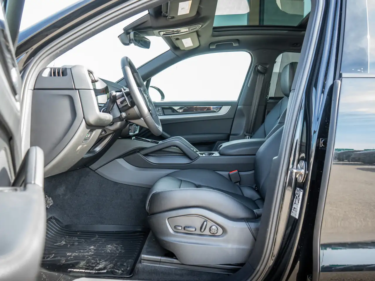 Porsche Cayenne - Image 14
