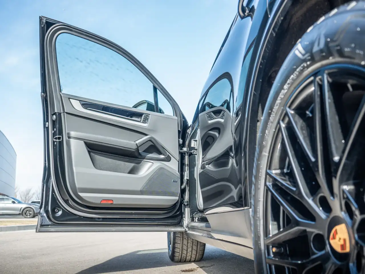 Porsche Cayenne - Image 17