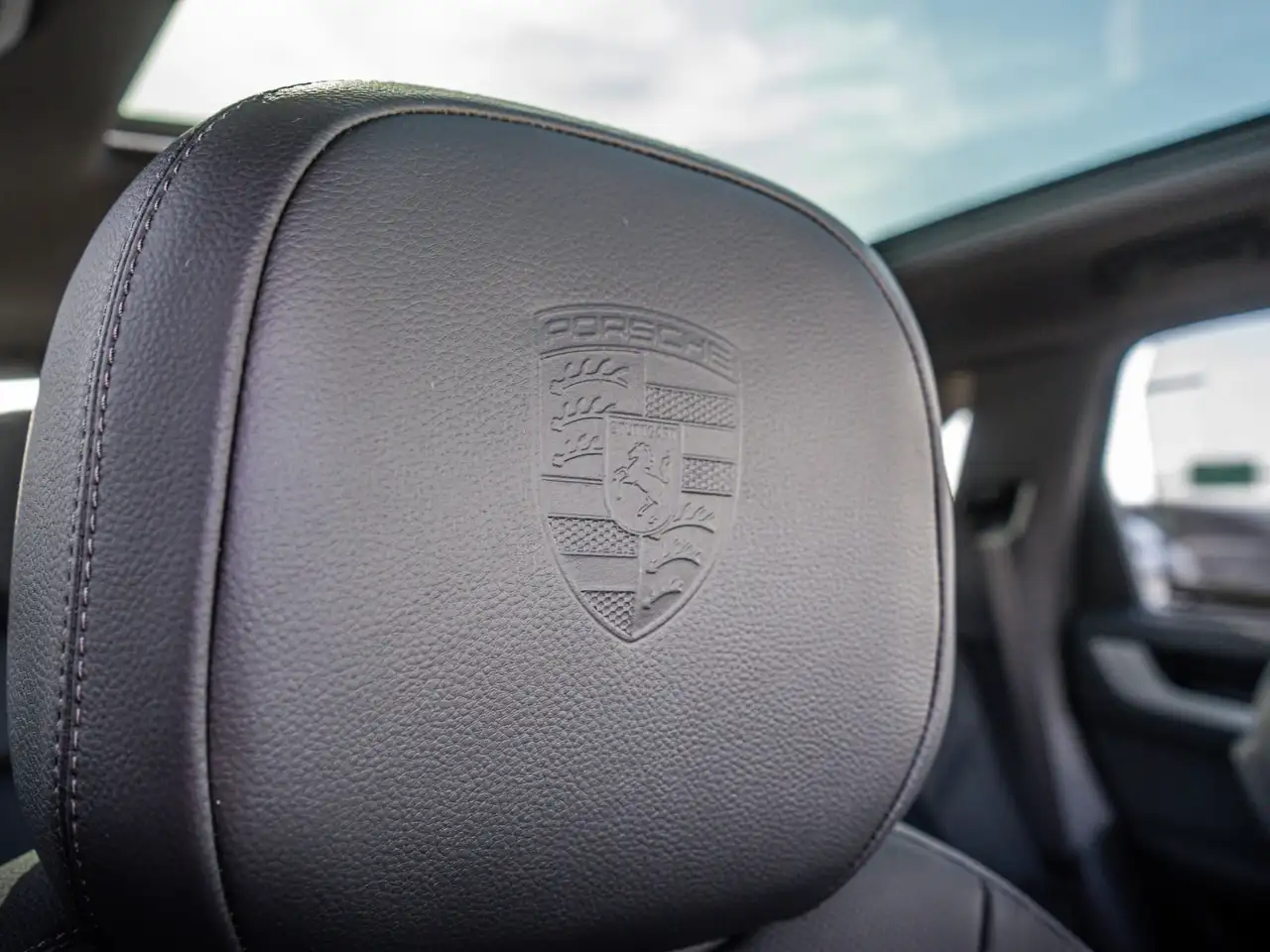 Porsche Cayenne - Image 31