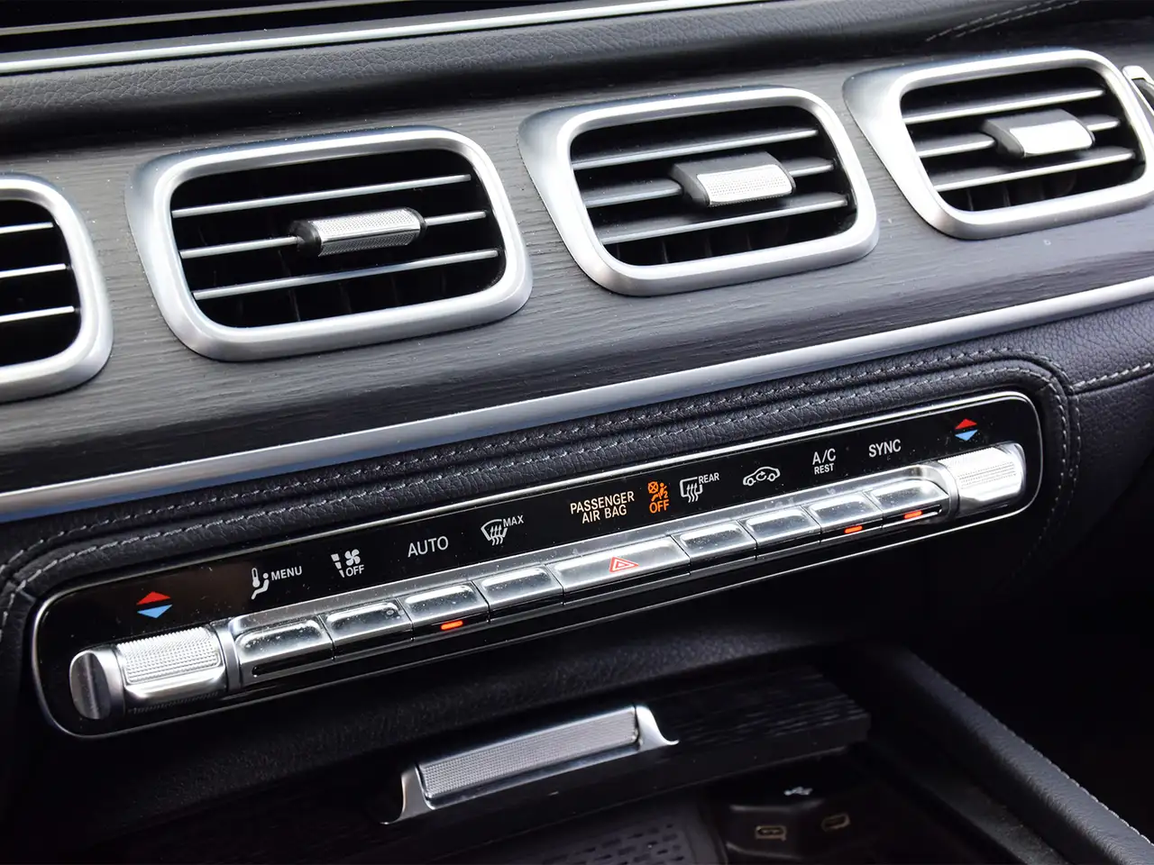 Mercedes-Benz GLE - Image 21