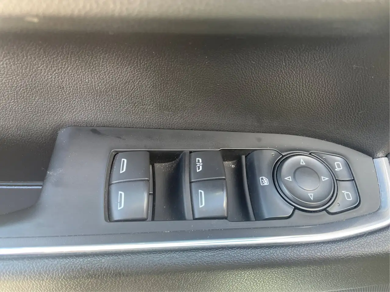 Chevrolet Silverado 1500 - Image 27