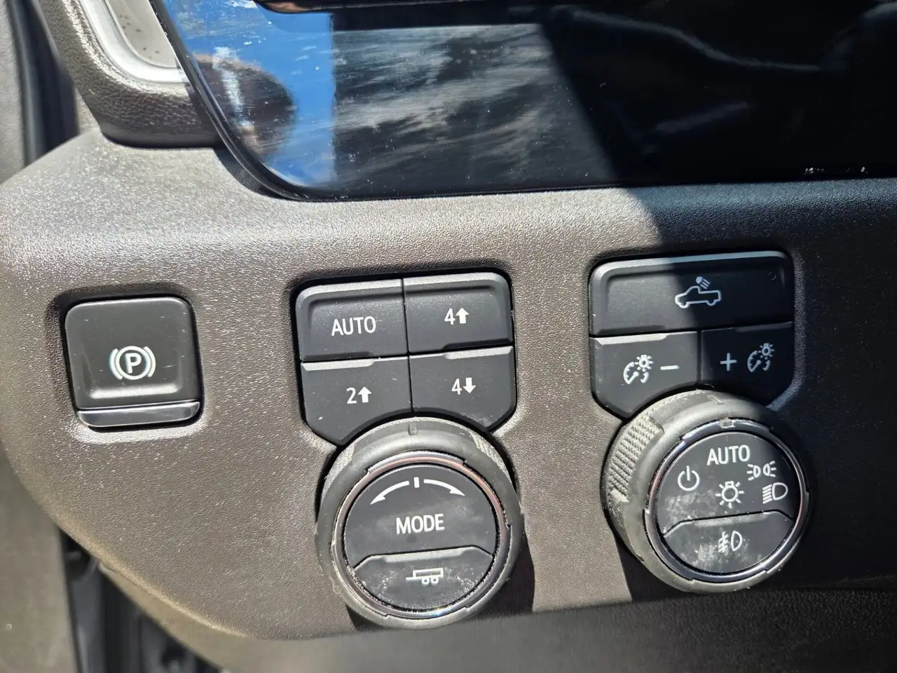 Chevrolet Silverado 1500 - Image 25