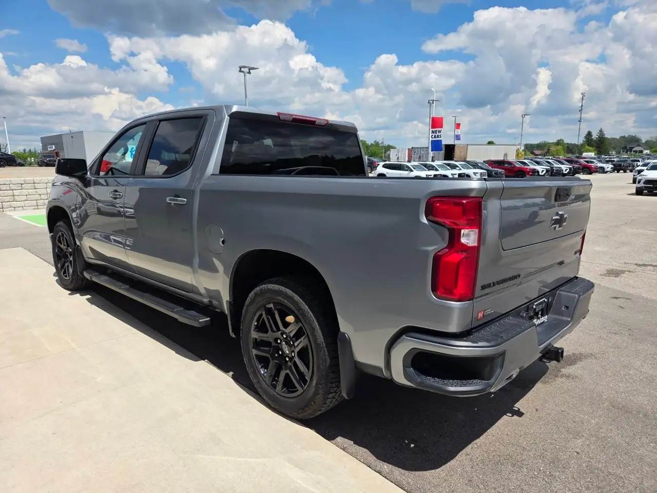 Chevrolet Silverado 1500 - Image 10