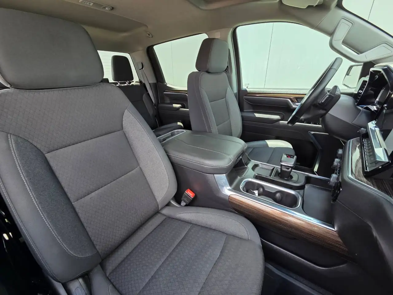 Chevrolet Silverado 1500 - Image 13