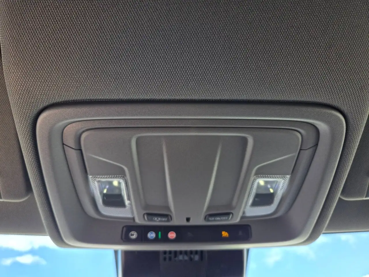 Chevrolet Silverado 1500 - Image 36