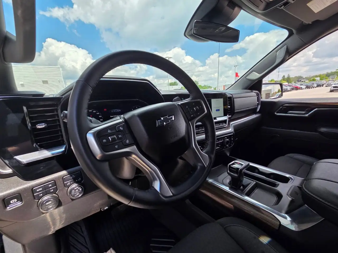Chevrolet Silverado 1500 - Image 24