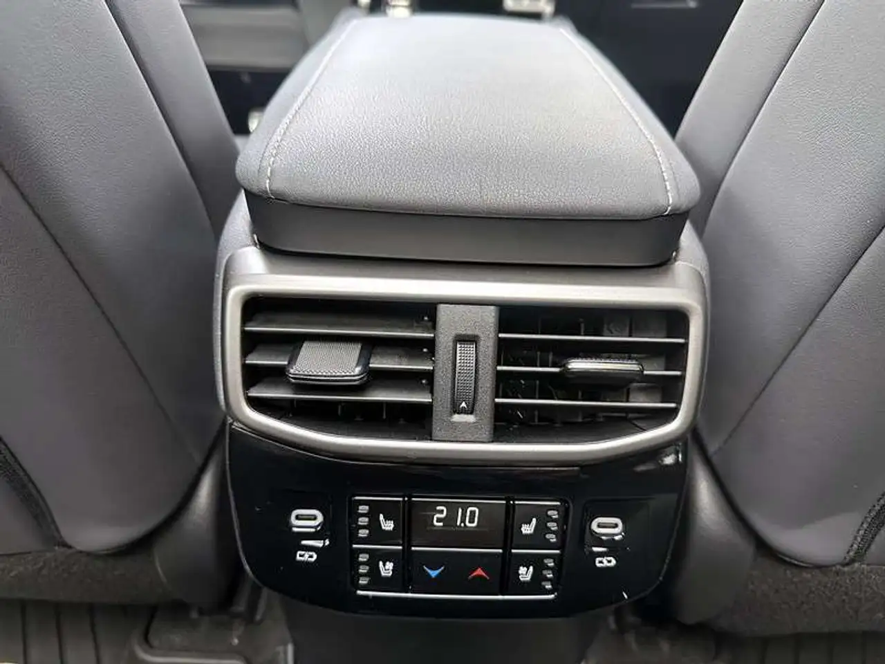 Lexus RX - Image 14