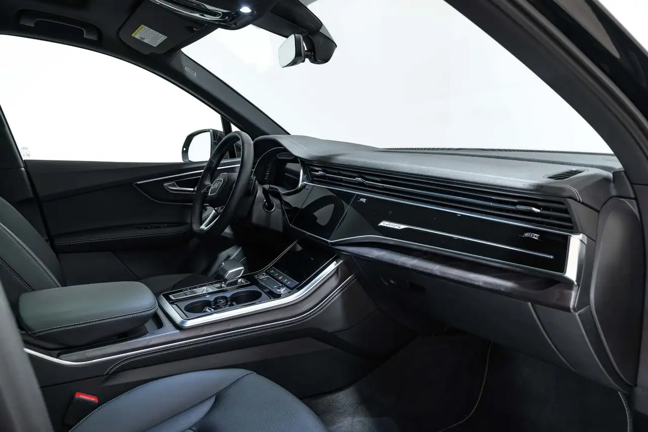 Audi Q7 - Image 23