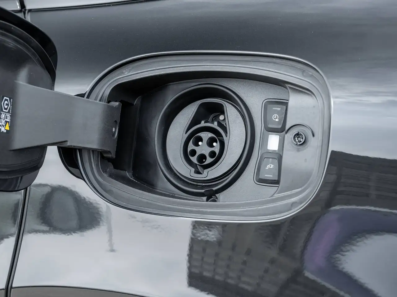 Porsche Cayenne - Image 13