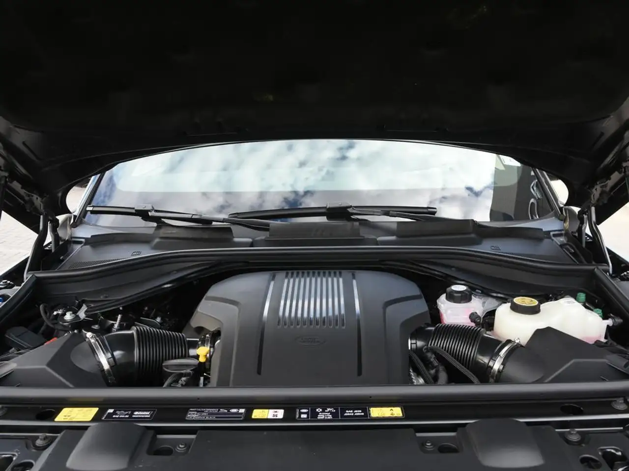 Land Rover Range Rover Sport - Image 8