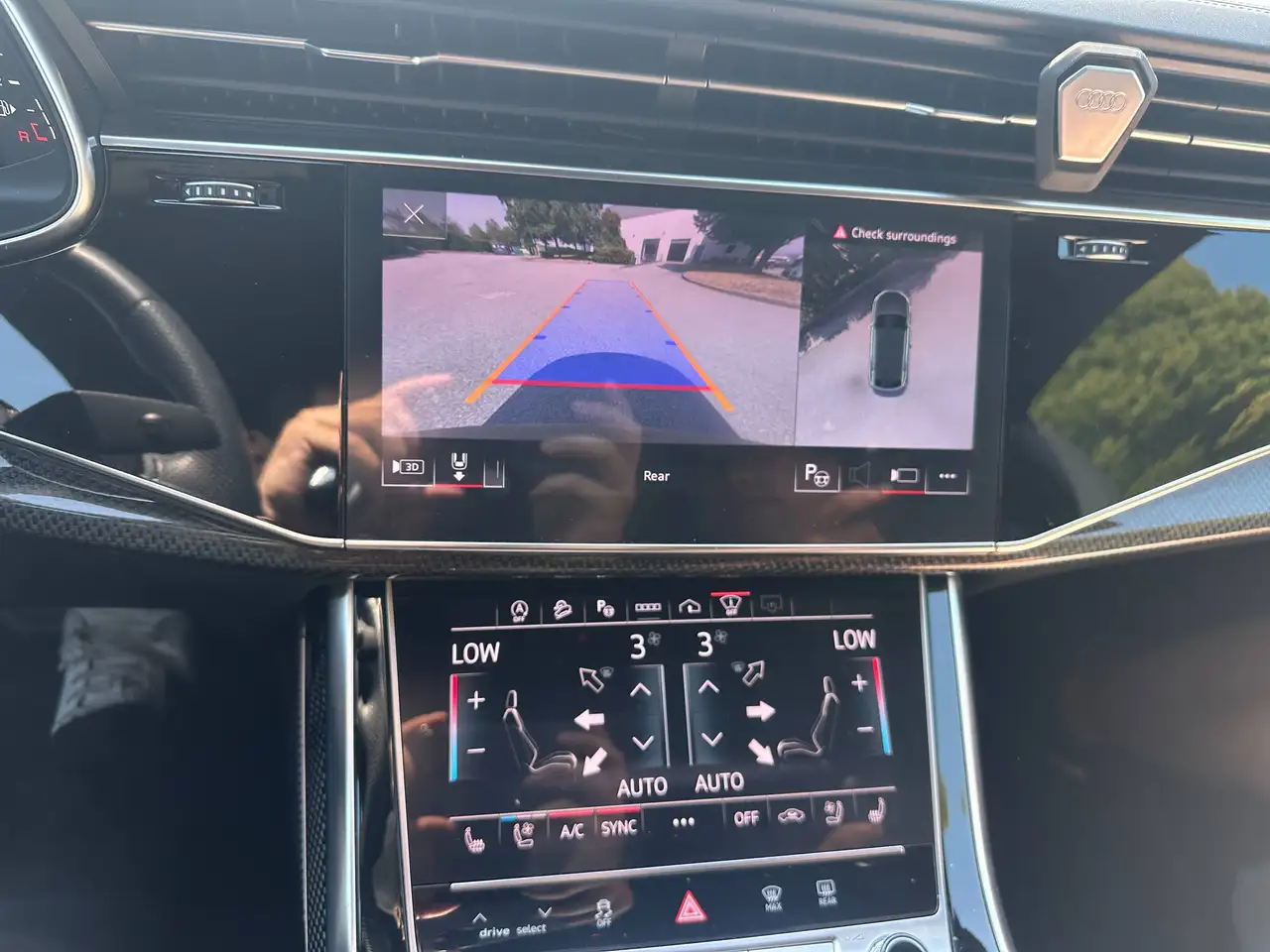 Audi SQ8 - Image 12