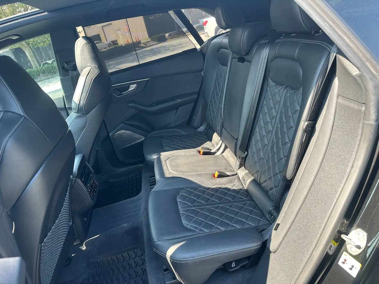 Audi SQ8 - Image 16