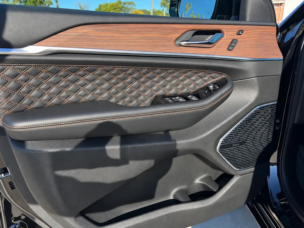 Jeep Grand Cherokee - Image 19