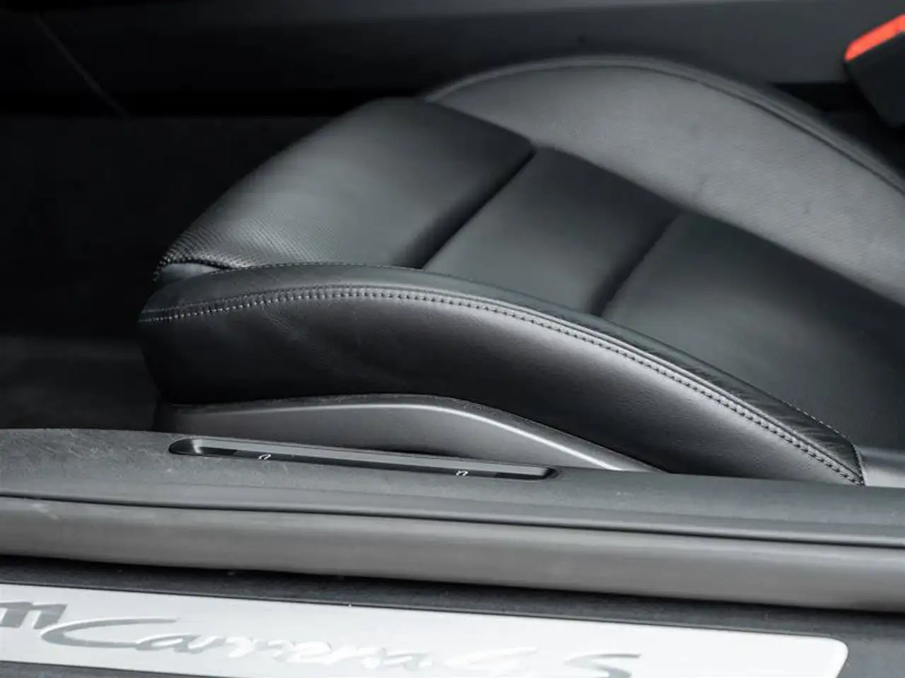 Porsche 911 - Image 26