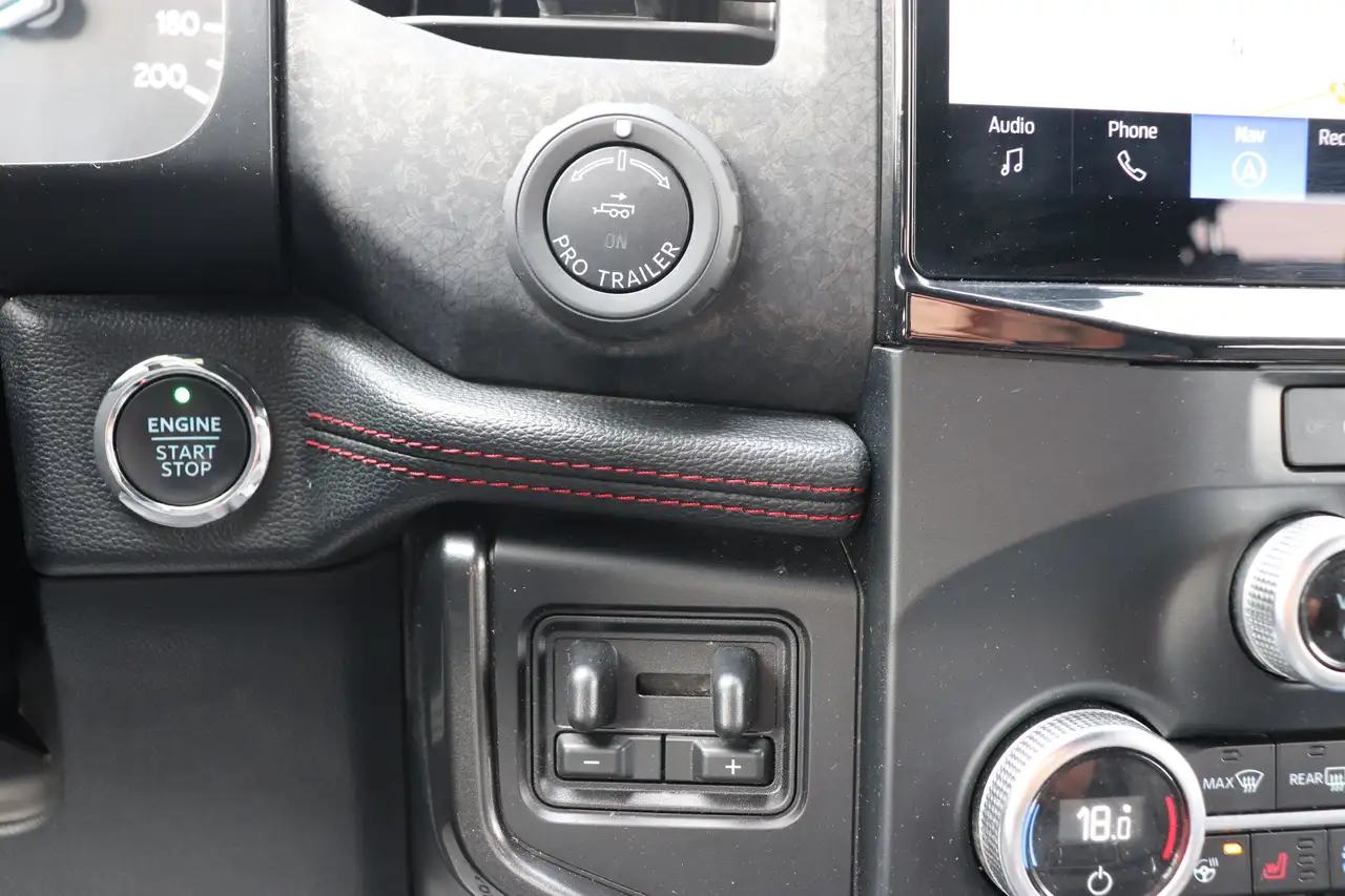 Ford Expedition - Image 17