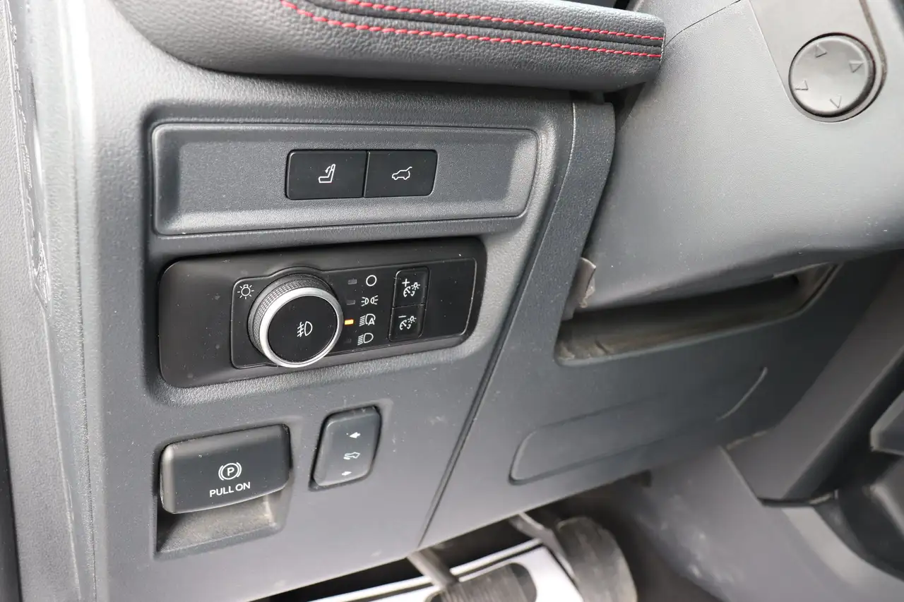 Ford Expedition - Image 10