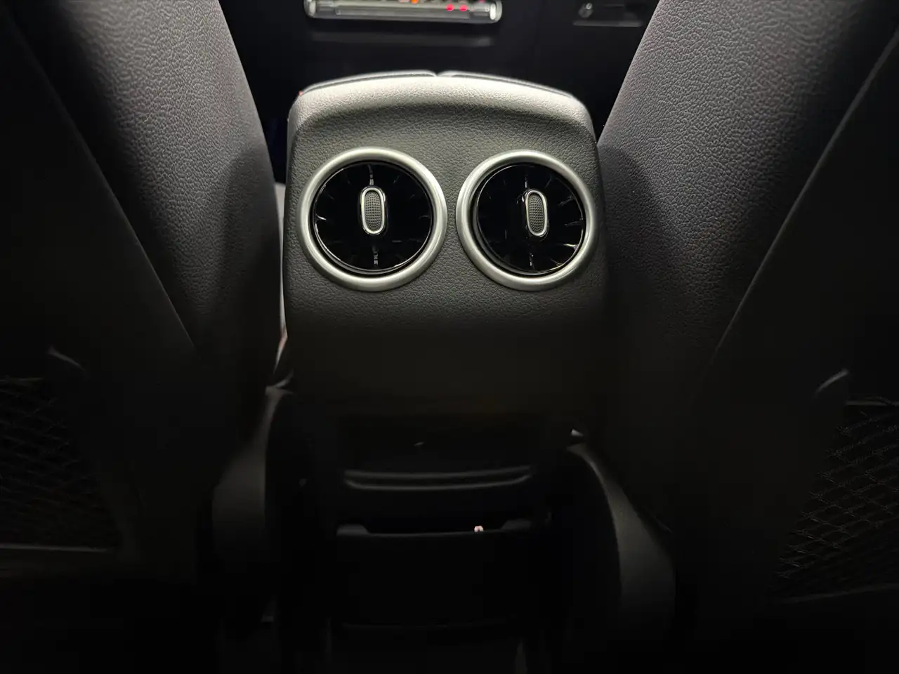 Mercedes-Benz GLA - Image 24
