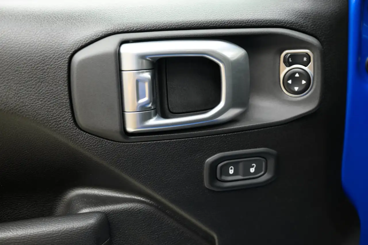 Jeep Wrangler - Image 10