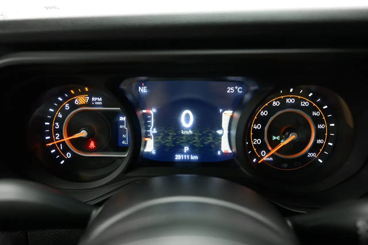 Jeep Wrangler - Image 18