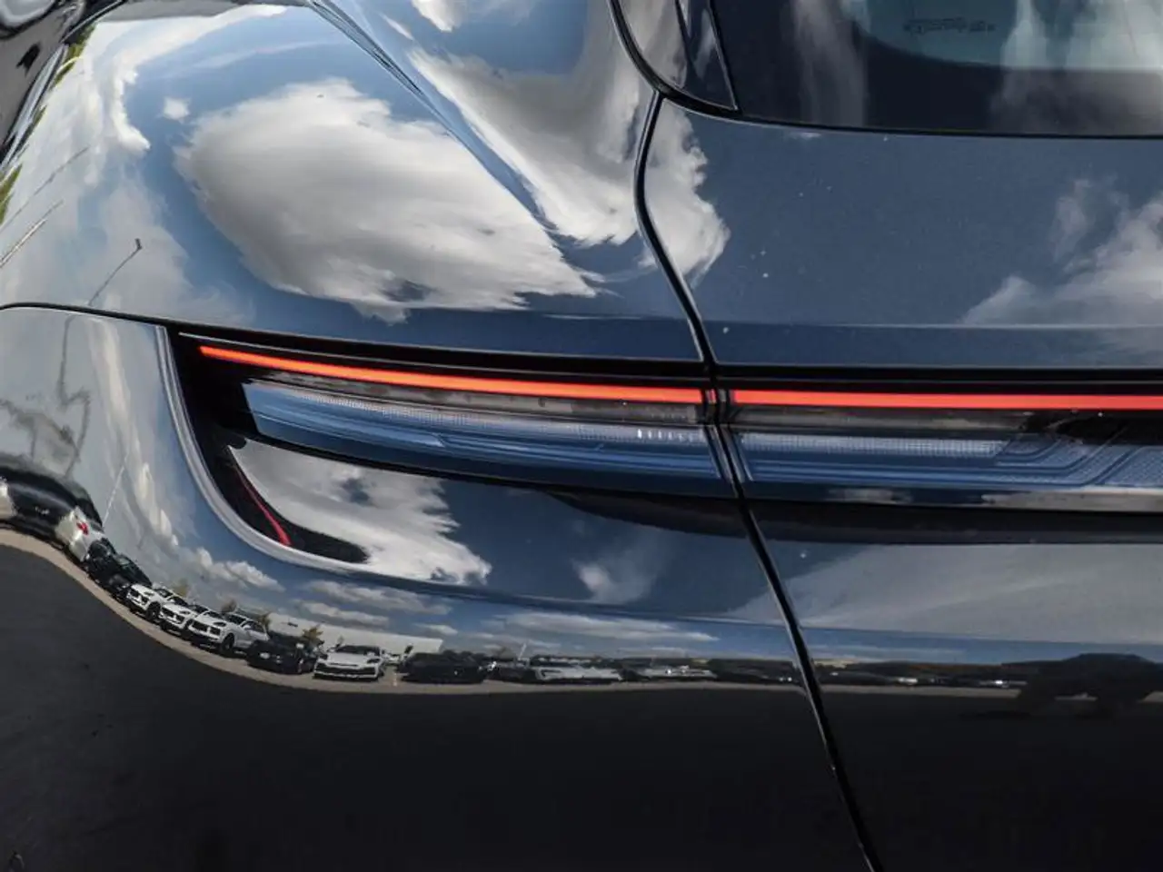 Porsche Taycan - Image 10
