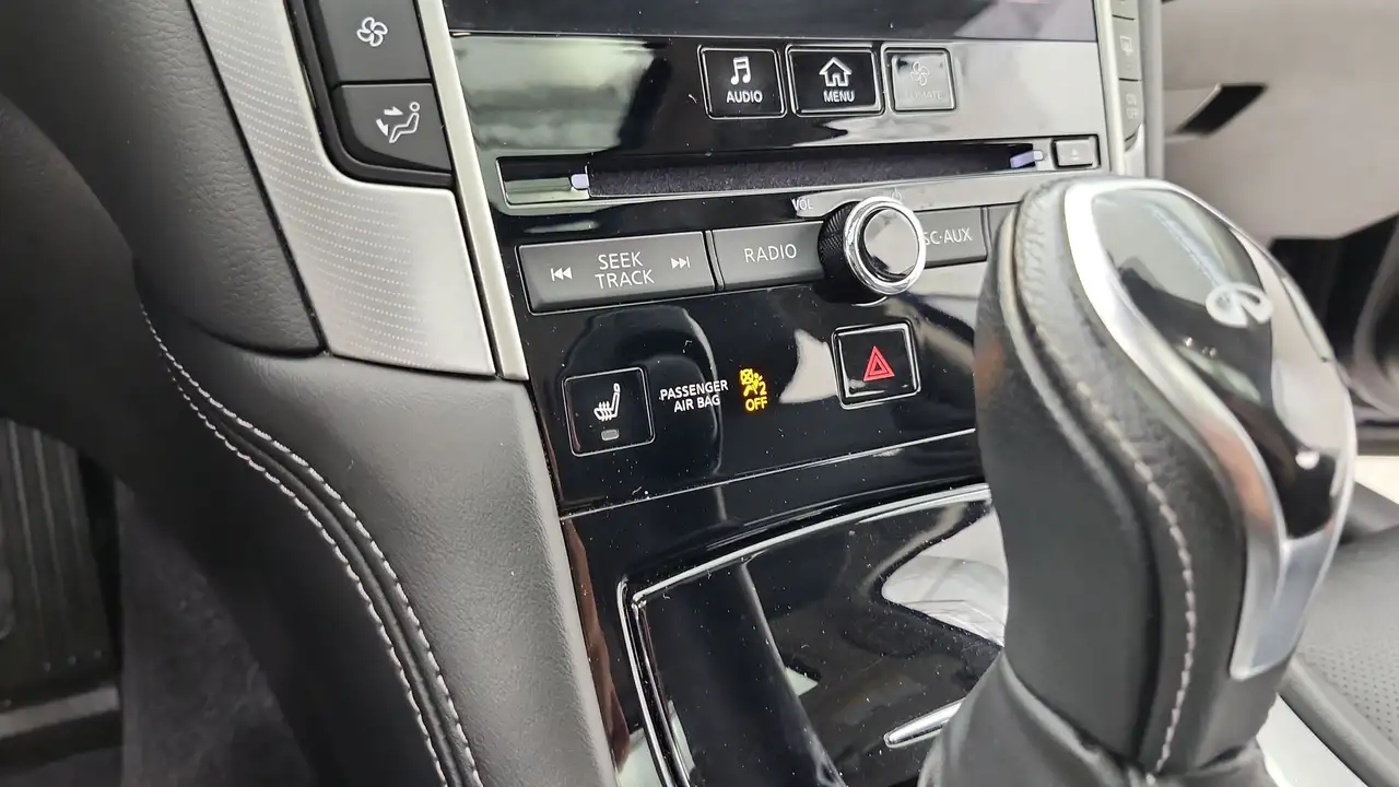Infiniti Q50 - Image 25