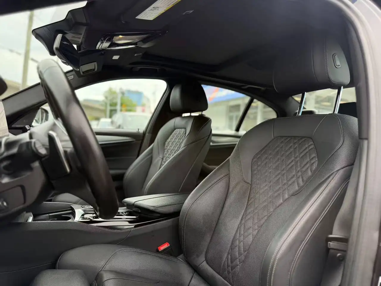 BMW 5 Series - Image 12