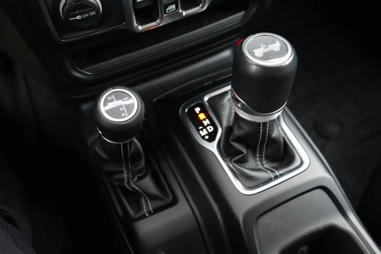 Jeep Wrangler - Image 21