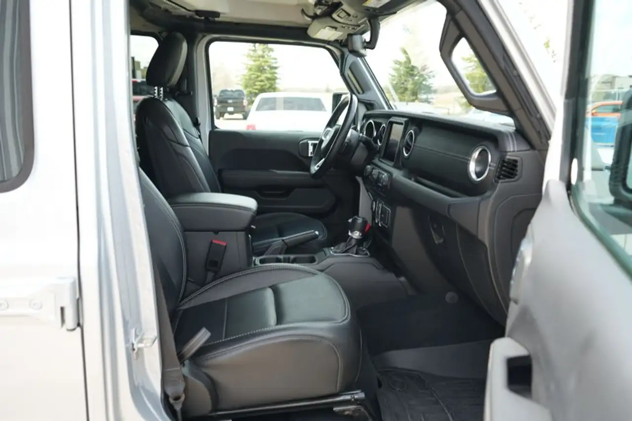 Jeep Wrangler - Image 13