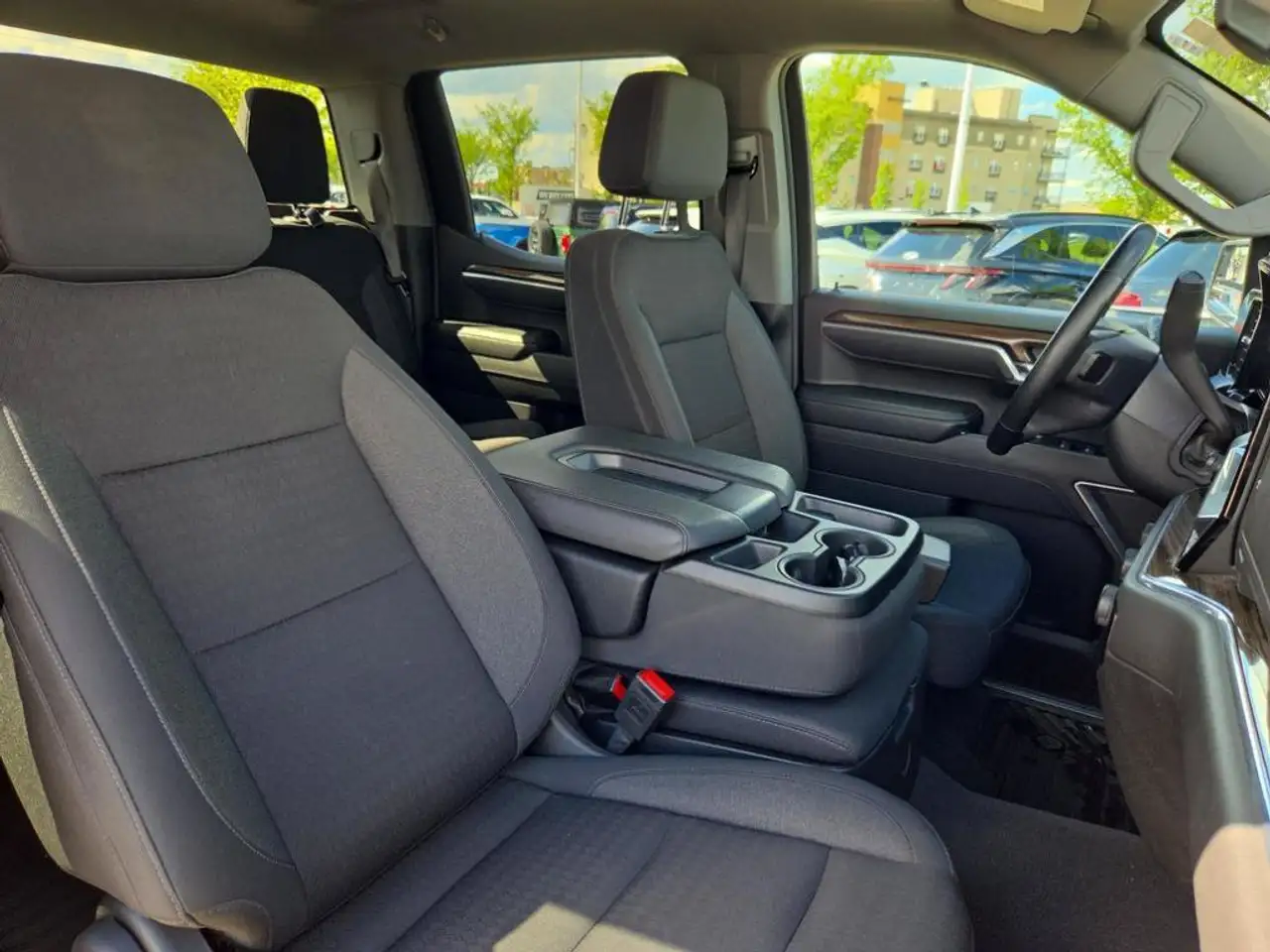 Chevrolet Silverado 1500 - Image 13