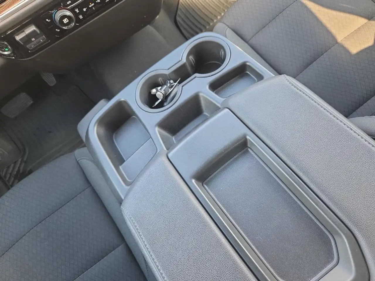 Chevrolet Silverado 1500 - Image 19