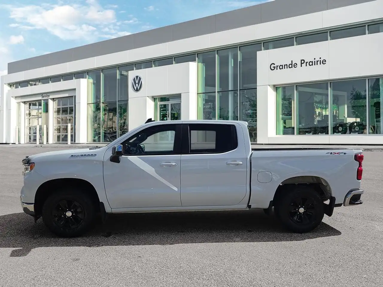 Chevrolet Silverado 1500 - Image 2