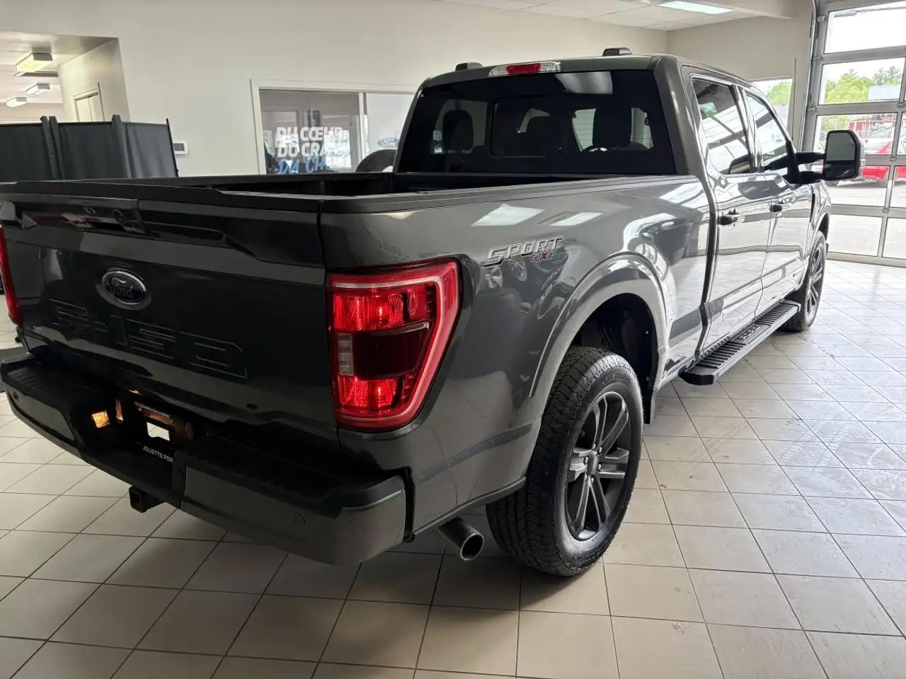 Ford F-150 - Image 9