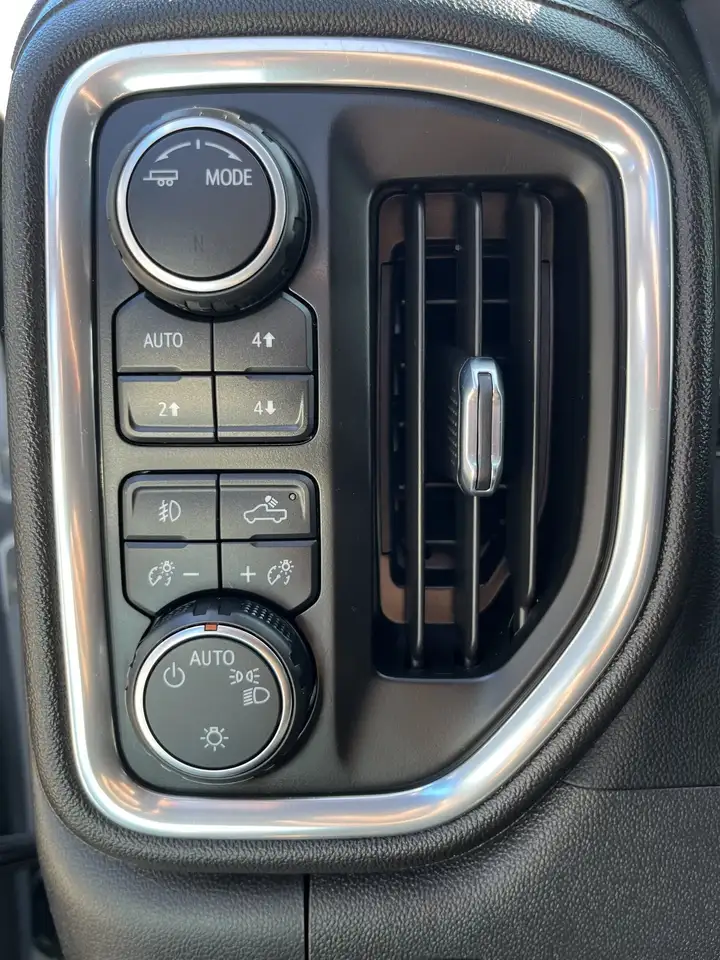 Chevrolet Silverado 1500 - Image 17
