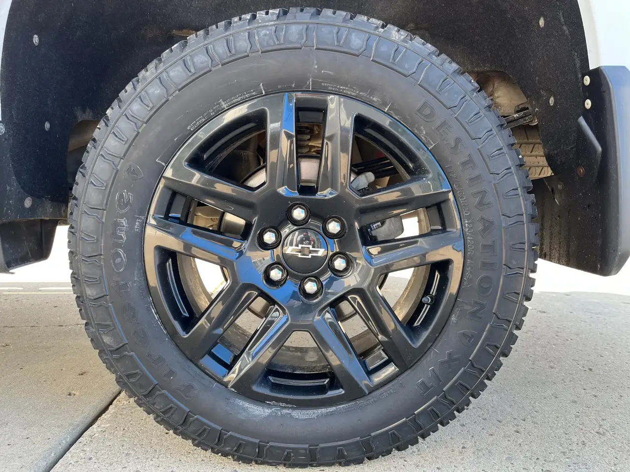 Chevrolet Silverado 1500 - Image 30