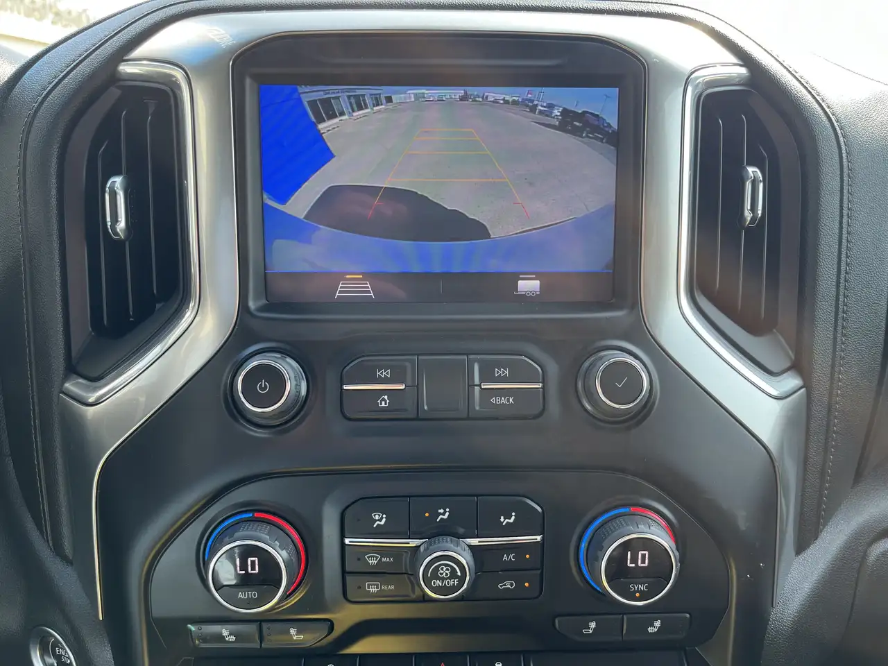 Chevrolet Silverado 1500 - Image 15