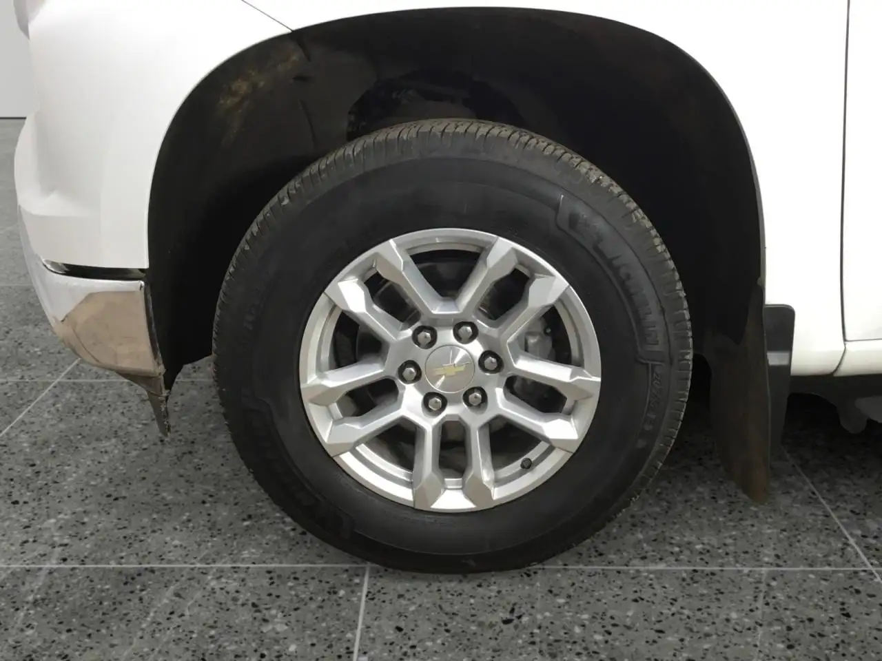 Chevrolet Silverado 1500 - Image 14