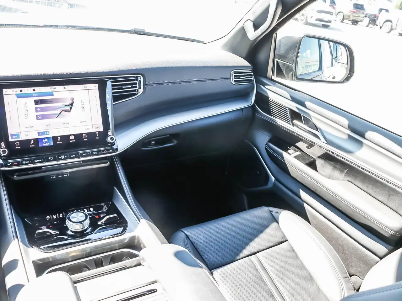 Jeep Grand Wagoneer - Image 8