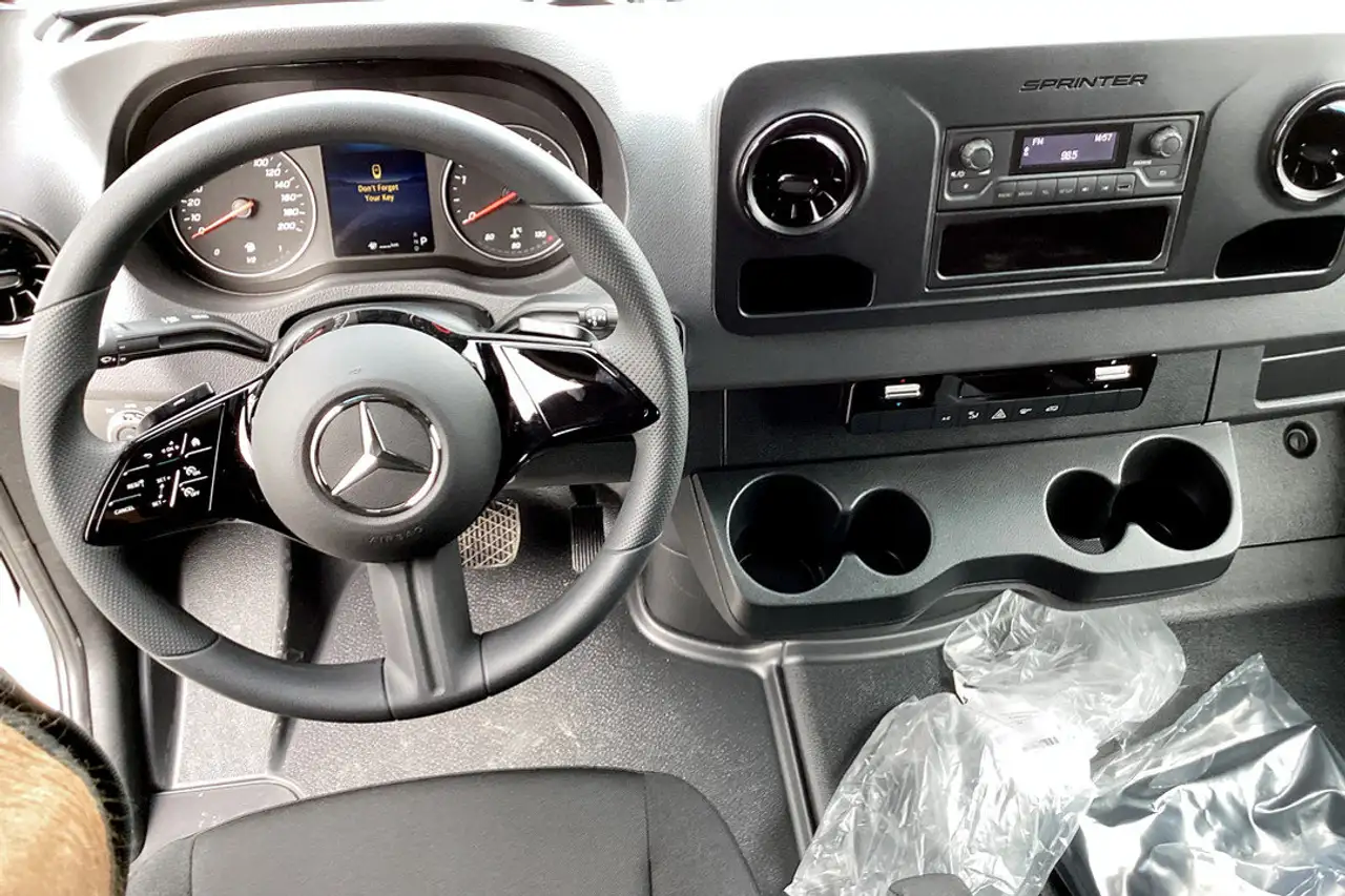 Mercedes-Benz Sprinter - Image 7