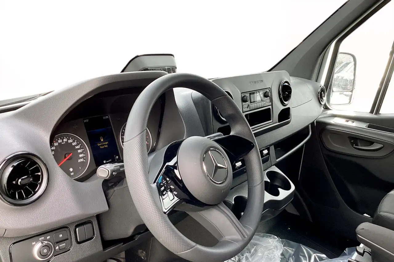 Mercedes-Benz Sprinter - Image 6