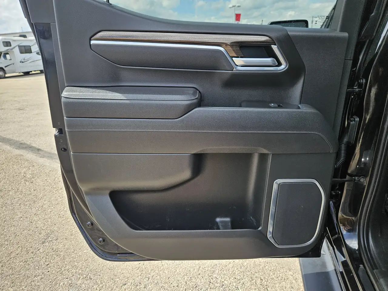 Chevrolet Silverado 1500 - Image 21