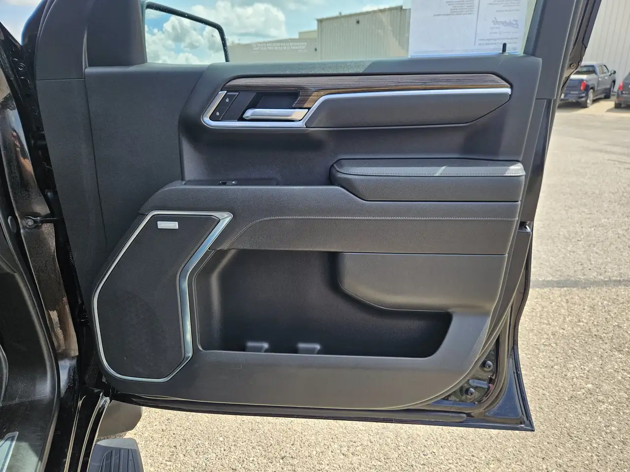 Chevrolet Silverado 1500 - Image 19