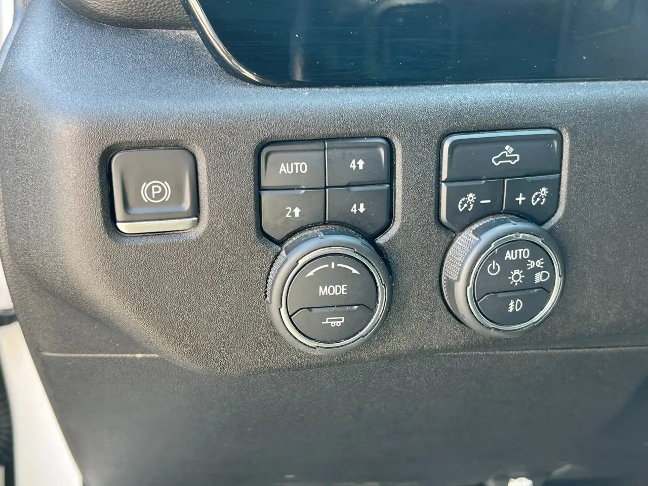 Chevrolet Silverado 1500 - Image 11