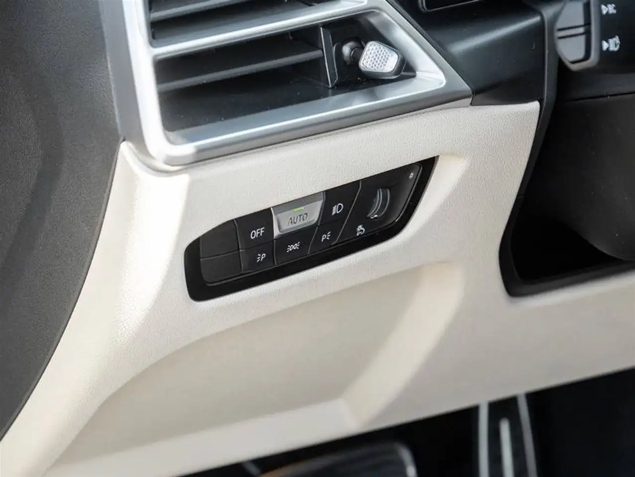 BMW 3 Series - Image 19