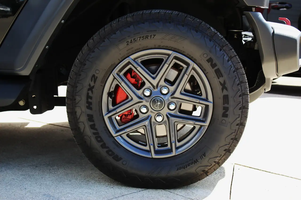 Jeep Wrangler - Image 8