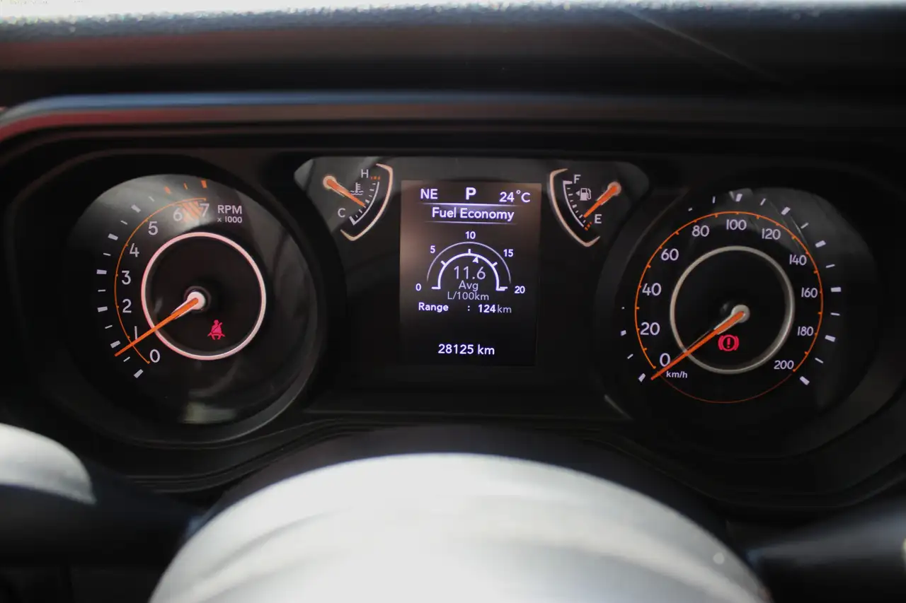 Jeep Wrangler - Image 15